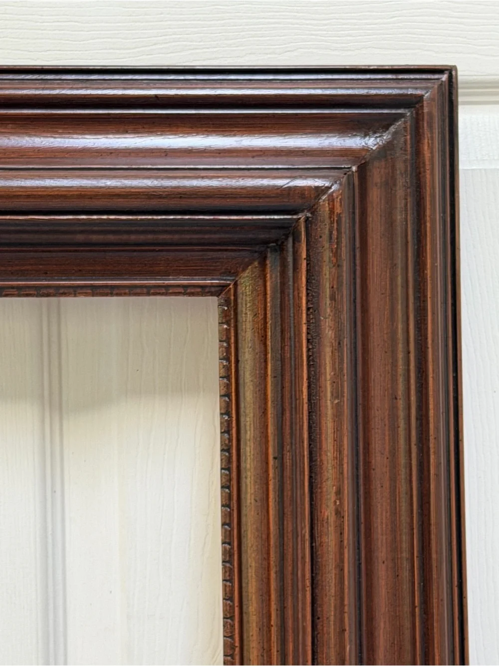 Unbranded style molding